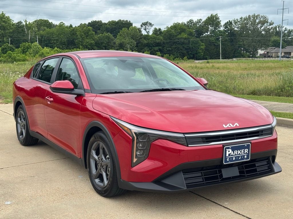 2025 Kia K4 LXS AT's photo