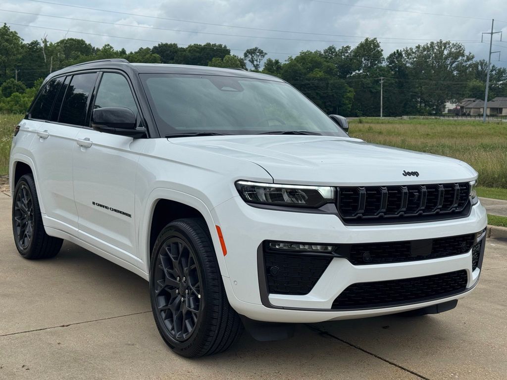 2026 Jeep Grand Cherokee Summit 4x4's photo