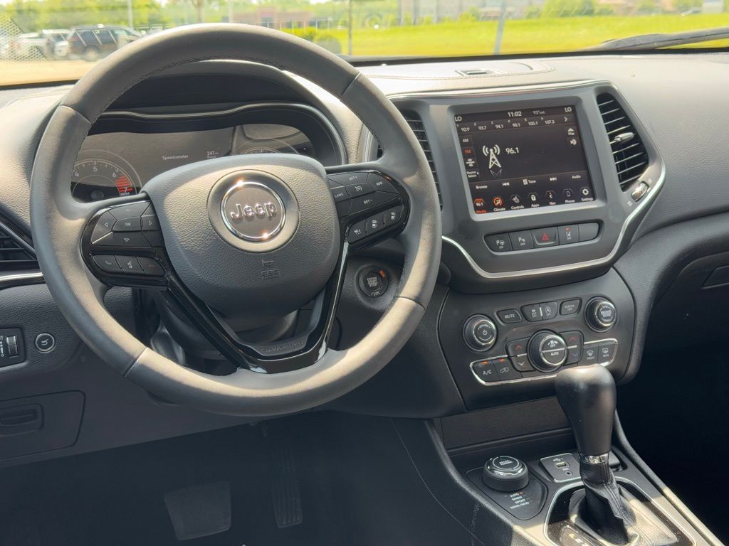 2023 Jeep Cherokee Altitude photo 3