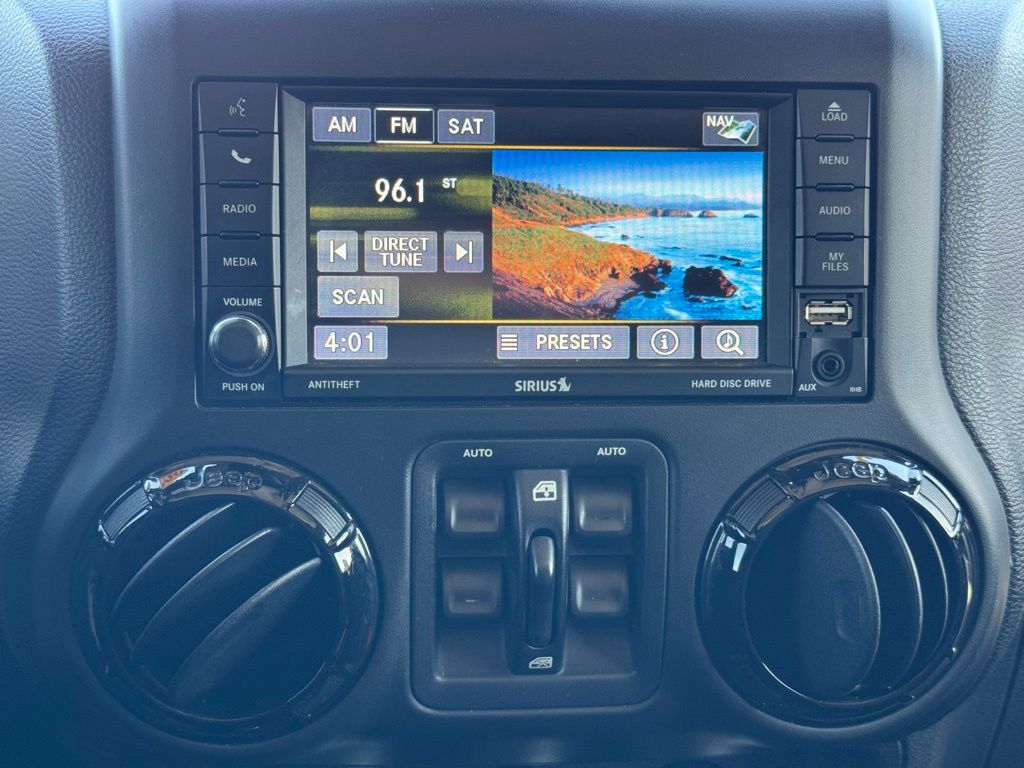 2015 Jeep Wrangler Unlimited Sahara Altitude photo 4