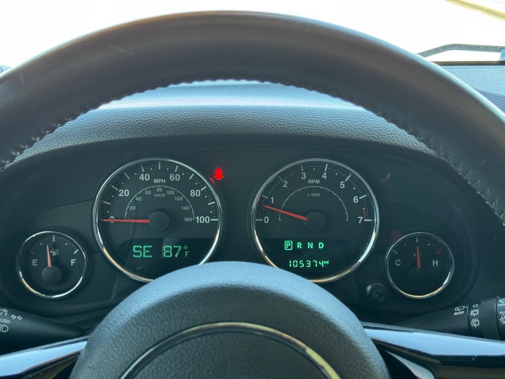 2015 Jeep Wrangler Unlimited Sahara Altitude photo 2