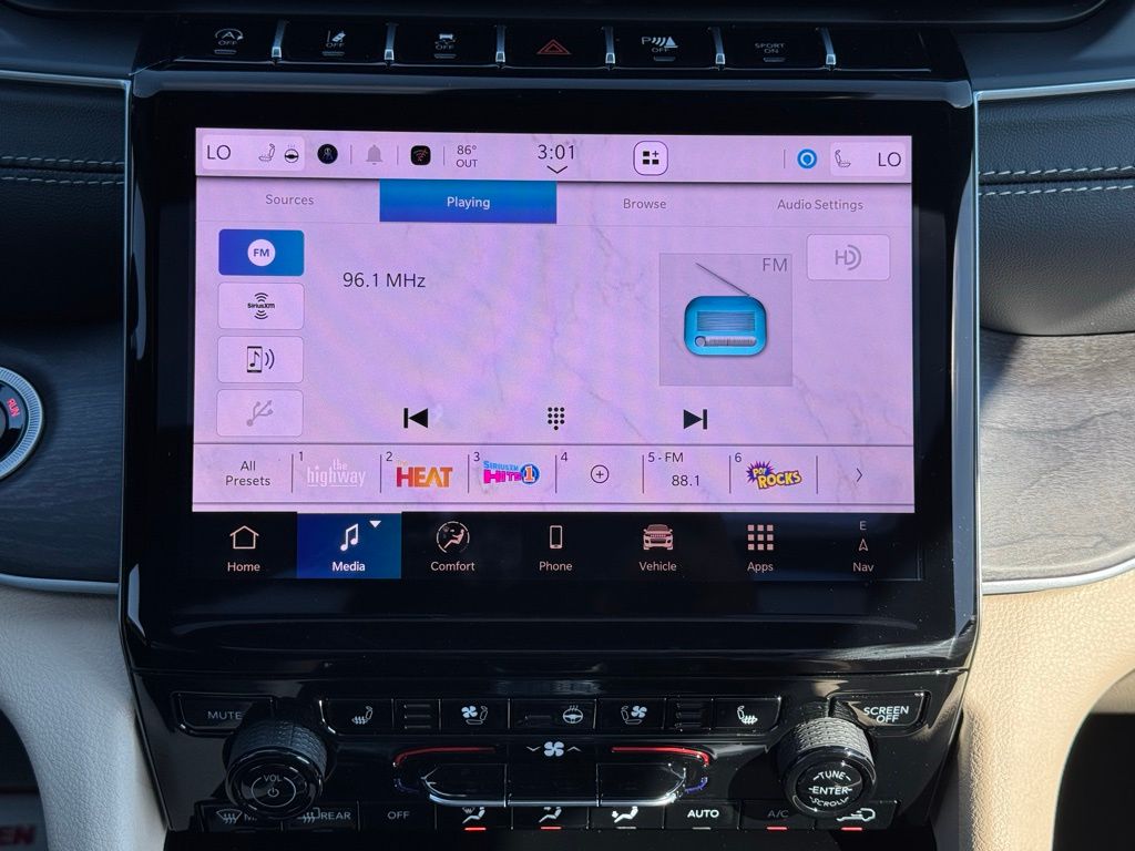 2025 Jeep Grand Cherokee Limited photo 2