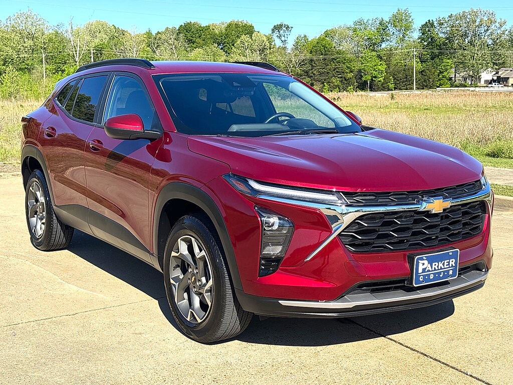 Used 2025 Chevrolet Trax FWD LT