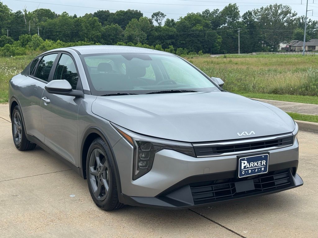 2025 Kia K4 LXS AT's photo