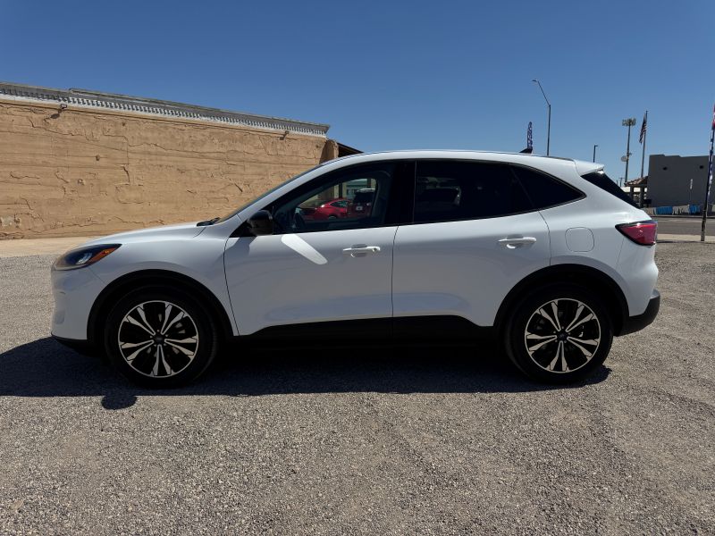 Used 2022 Ford Escape SE with VIN 1FMCU0G69NUB93790 for sale in Parker, AZ