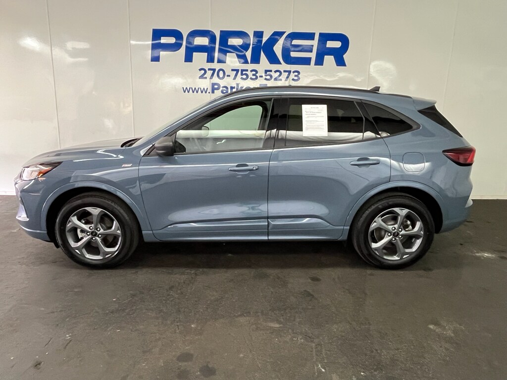 2023 Ford Escape ST-Line photo 2