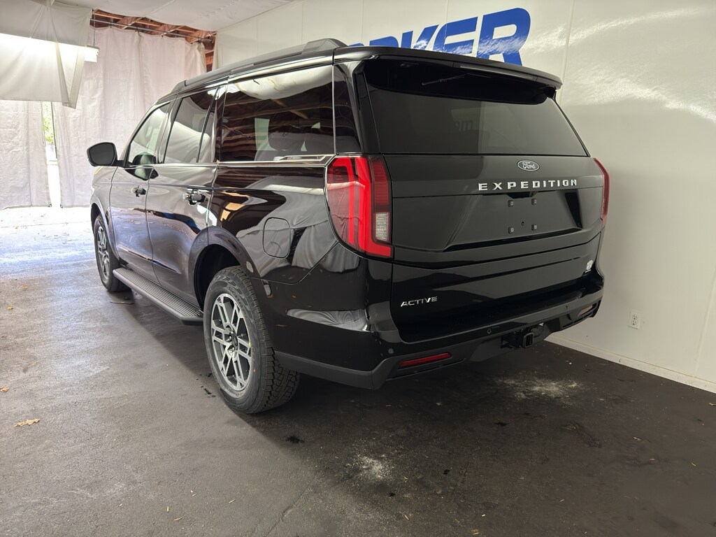 2025 Ford Expedition photo 3
