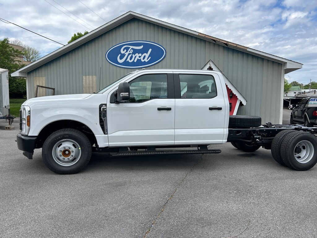 2025 Ford F-350 XL photo 2