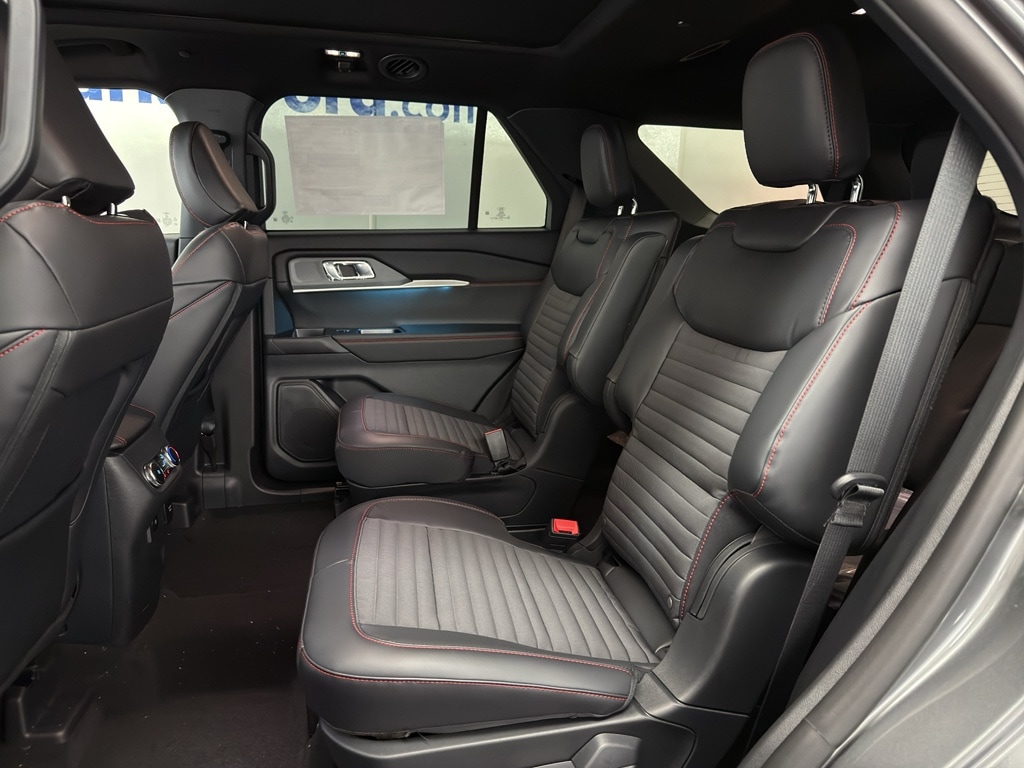 2026 Ford Explorer ST-Line - Photo 8