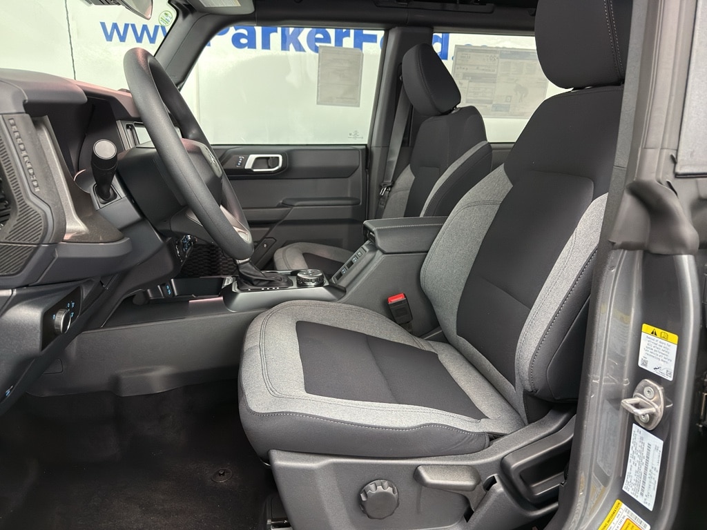 2025 Ford Bronco 4-Door Base - Photo 6
