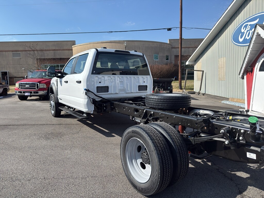 2026 Ford F-450 Super Duty Chassis Cab XL - Photo 3