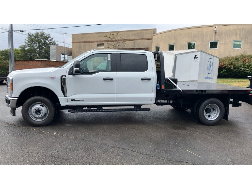 2025 Ford F-350 XL photo 2