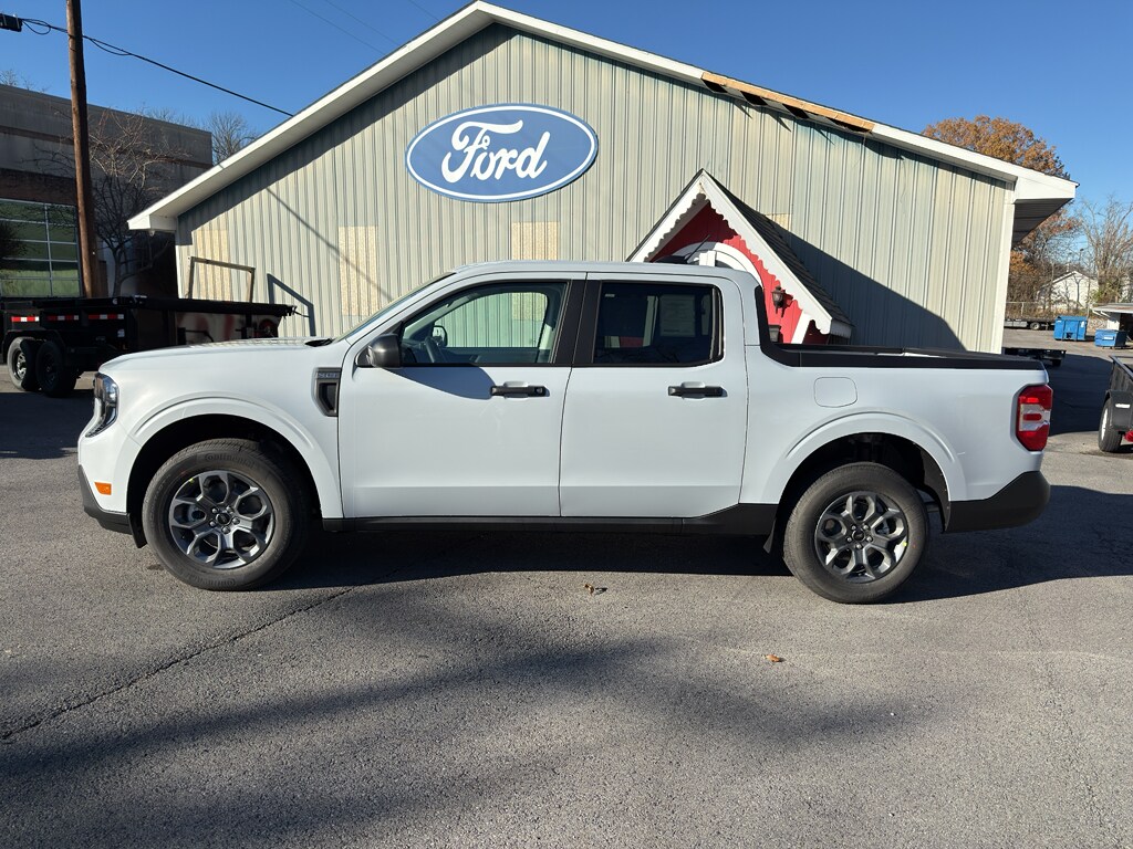 2025 Ford Maverick XLT photo 2