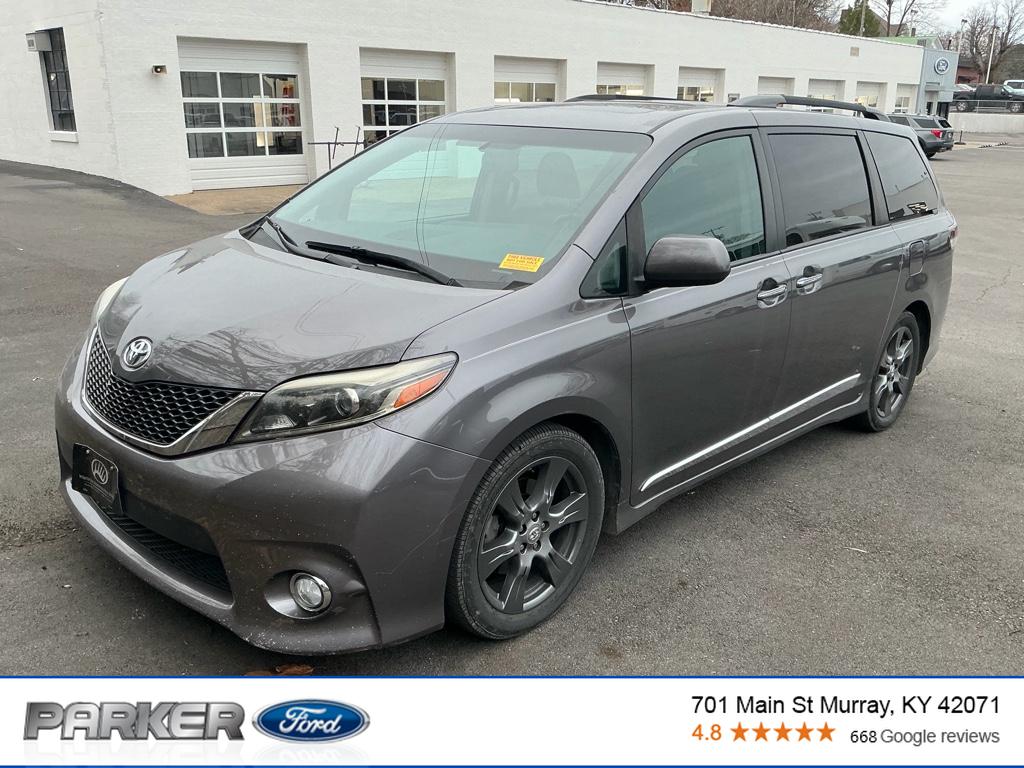 2017 Toyota Sienna SE Premium's photo