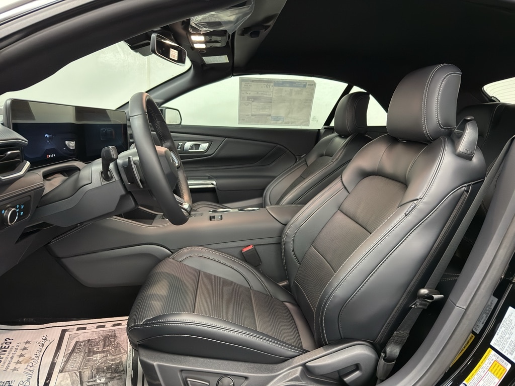 2026 Ford Mustang GT Premium Convertible - Photo 5