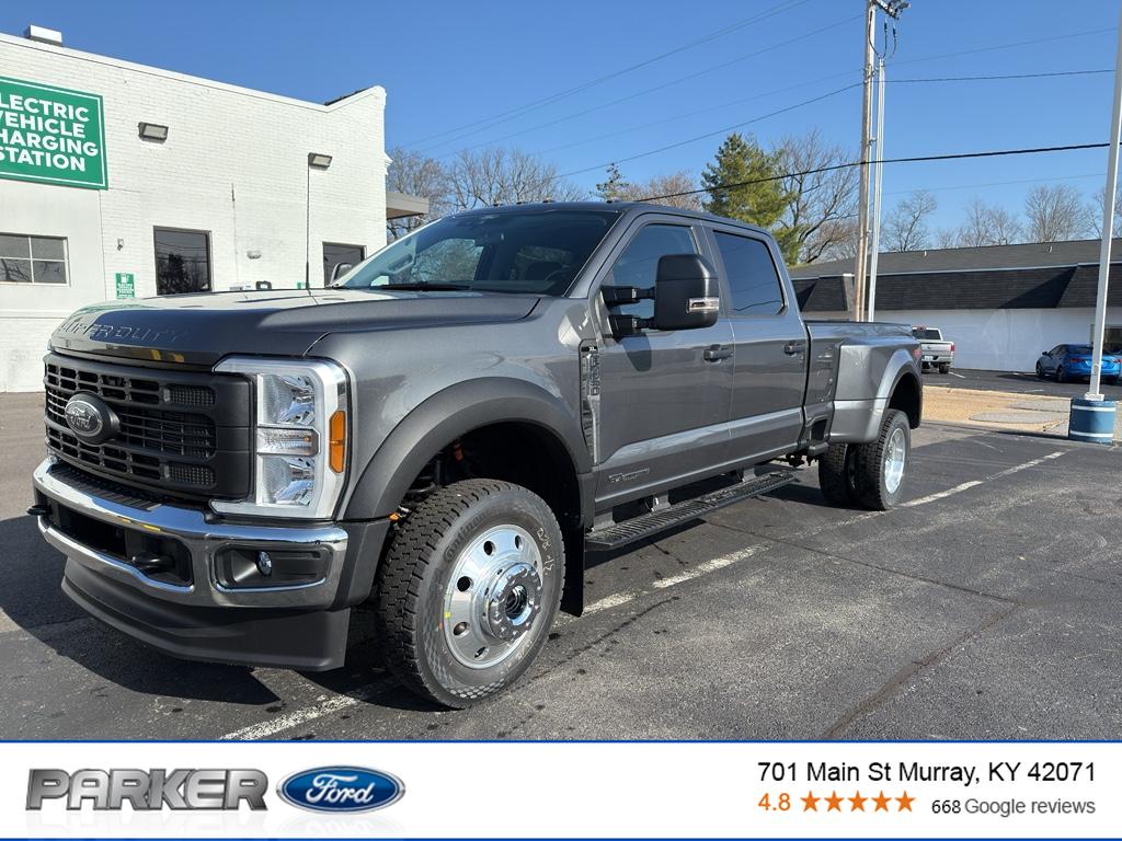 2026 Ford F-450 Super Duty XL's photo
