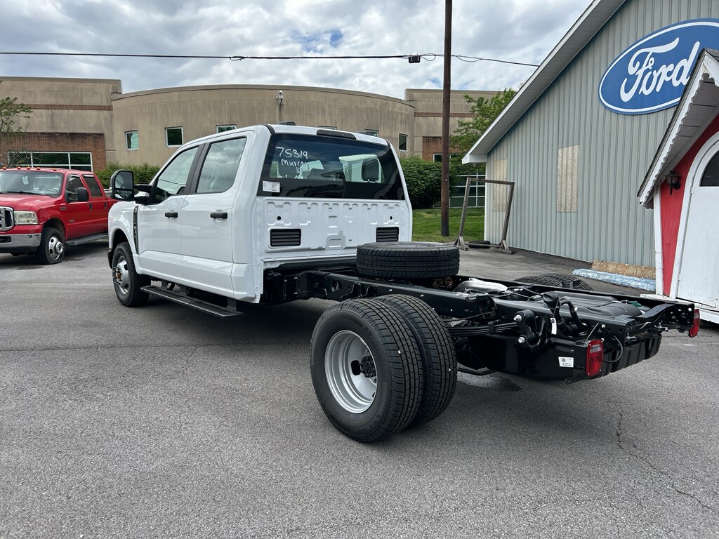 2025 Ford F-350 XL photo 3