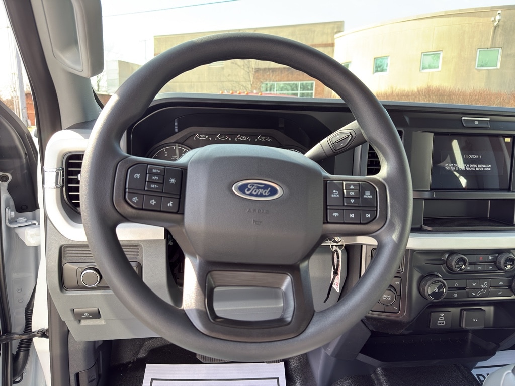 2026 Ford F-350 Super Duty Chassis Cab XL - Photo 8