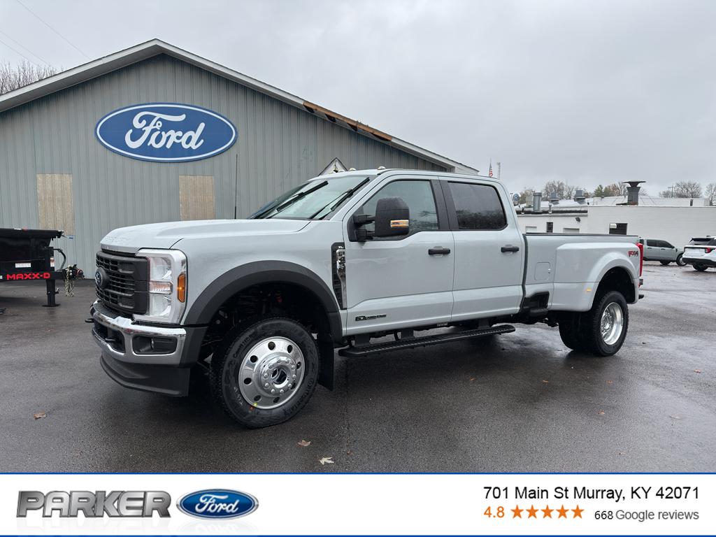 2026 Ford F-450 Super Duty XL's photo
