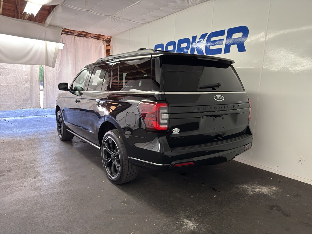2022 Ford Expedition Limited photo 2