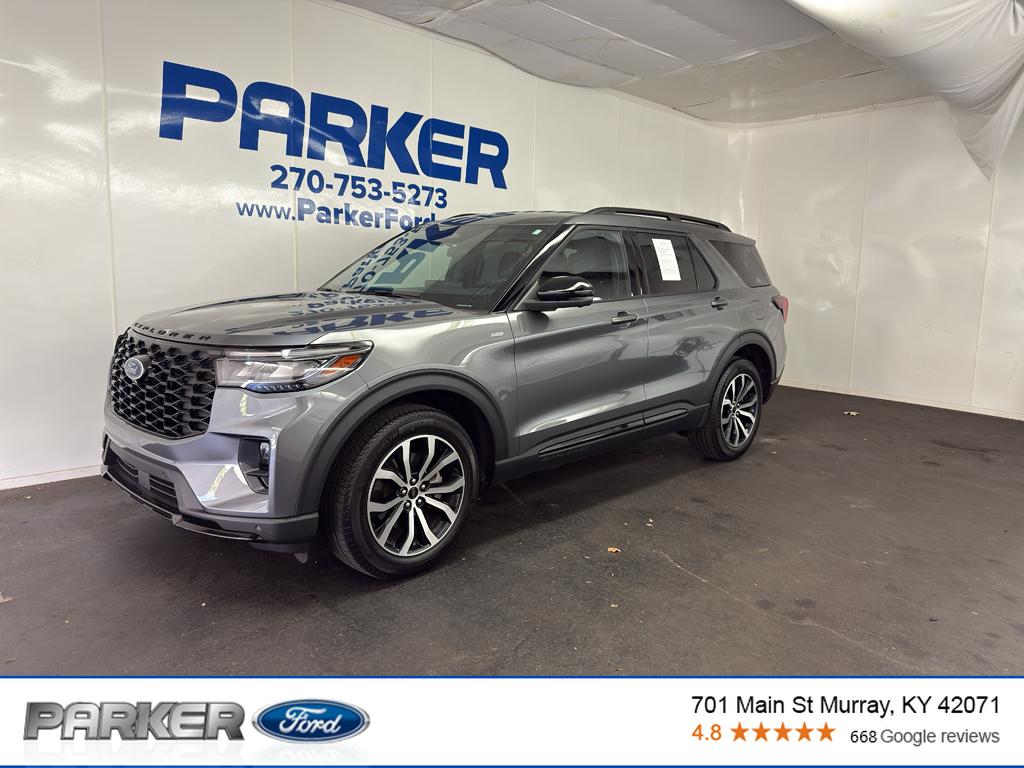 2025 Ford Explorer ST-LINE's photo