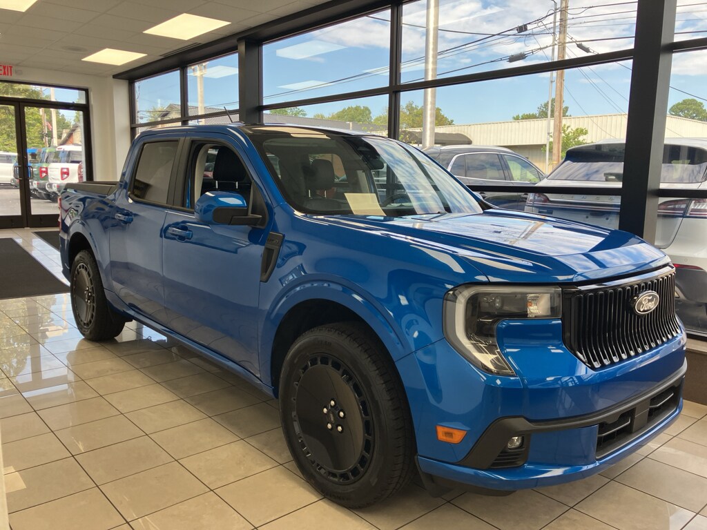 2025 Ford Maverick photo 2