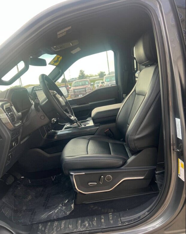 2023 Ford F-150 Lariat photo 3