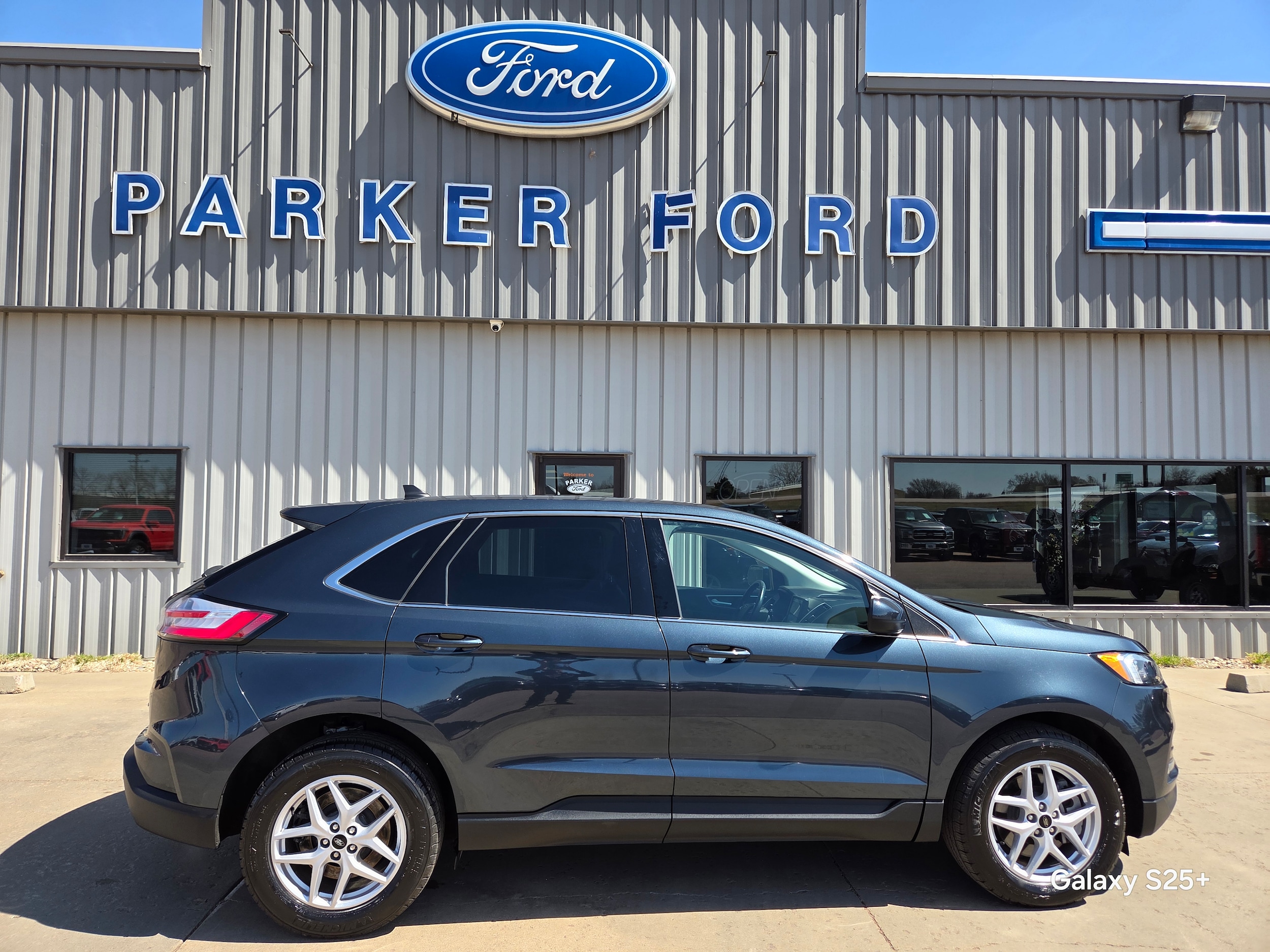 2023 Ford Edge SEL AWD's photo