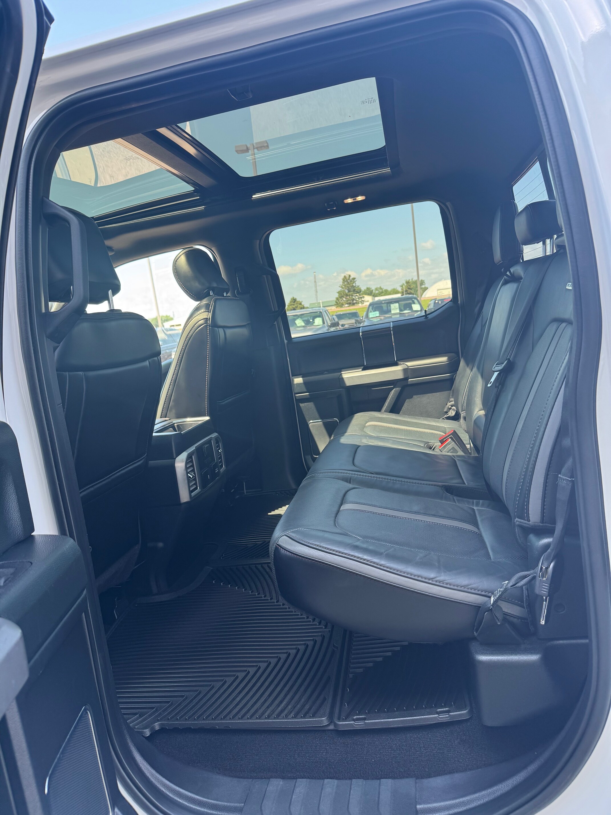 2018 Ford F-150 Platinum photo 4