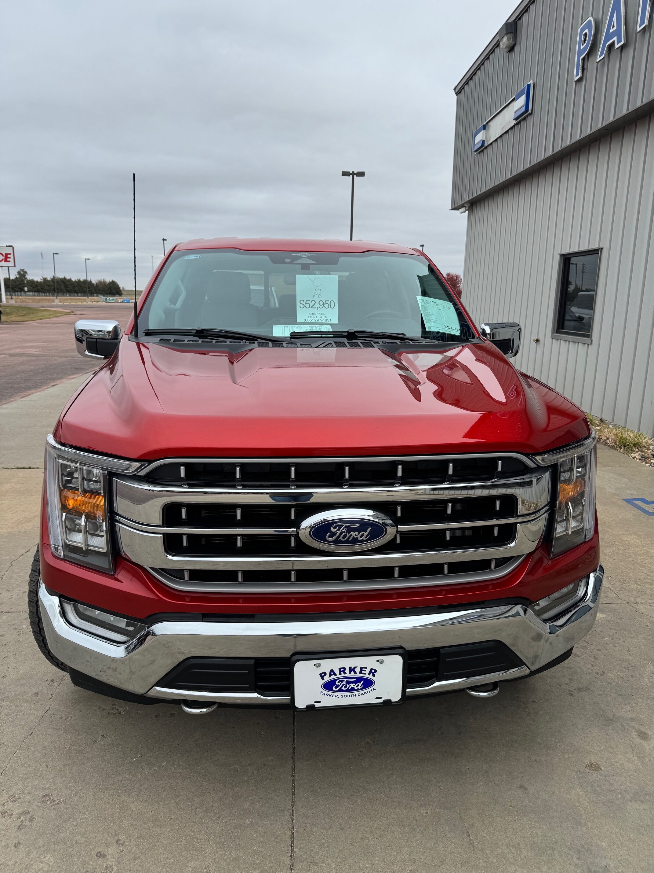 2023 Ford F-150 Lariat photo 2