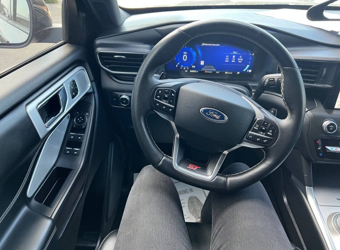 2020 Ford Explorer ST photo 2