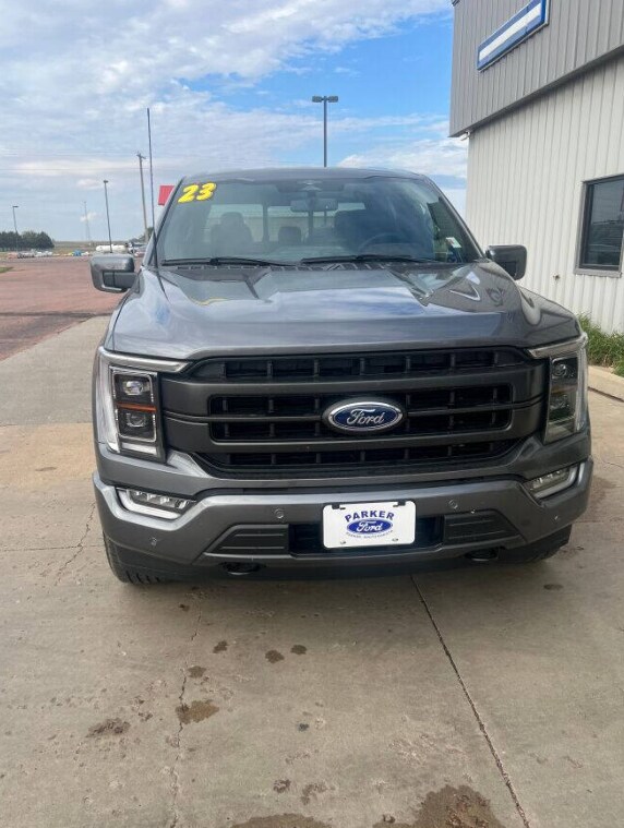 2023 Ford F-150 Lariat photo 2