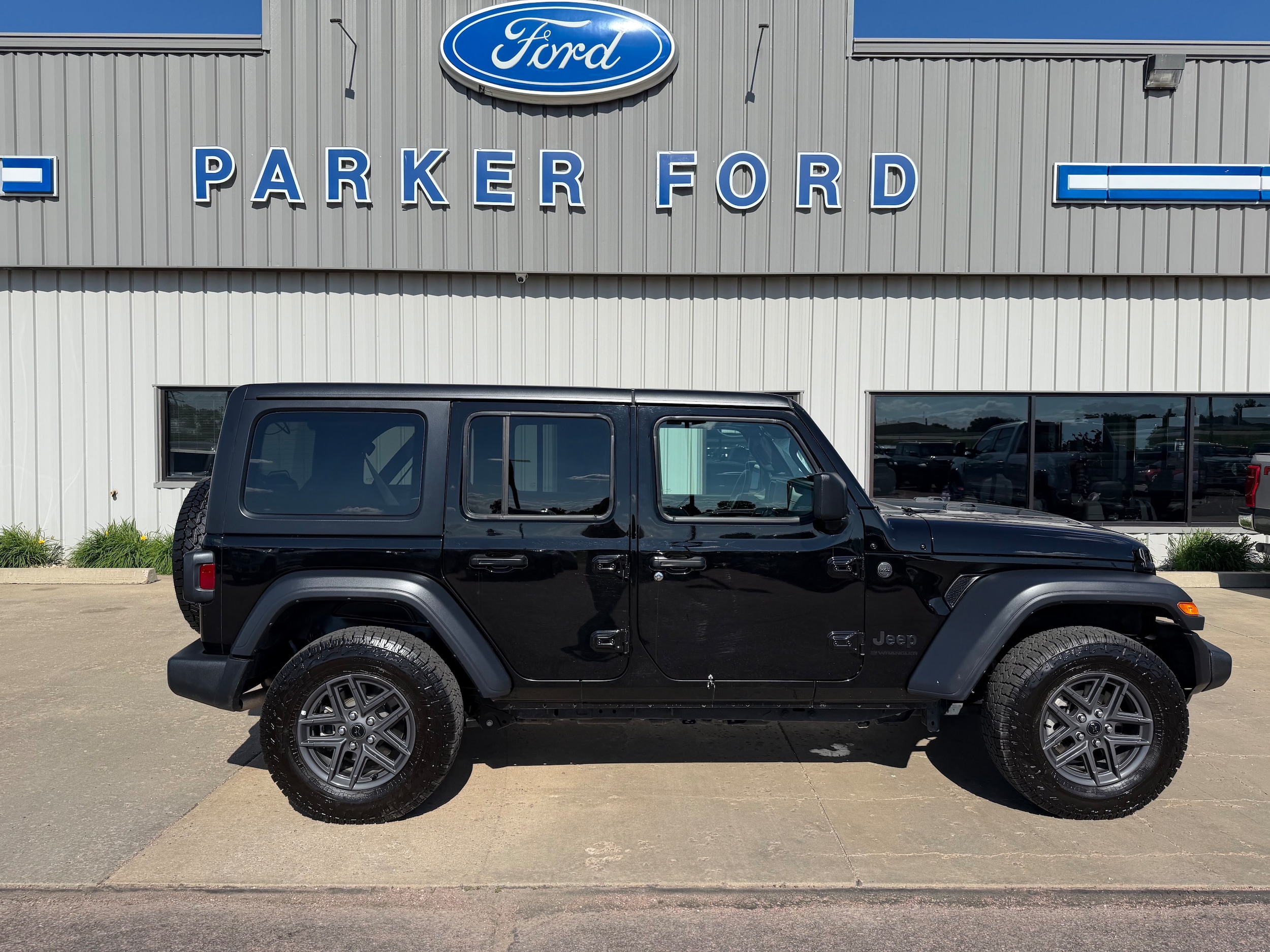2024 Jeep Wrangler Sport S's photo