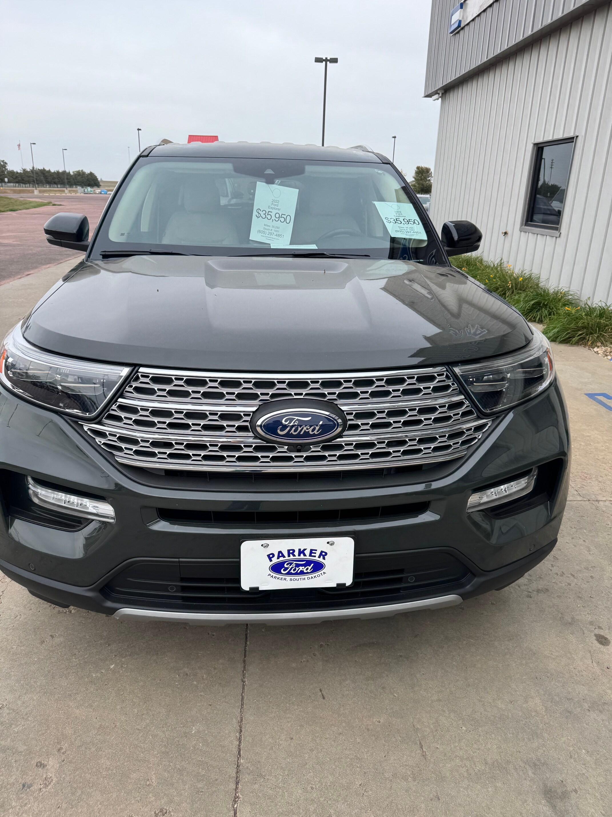 2022 Ford Explorer Limited photo 2