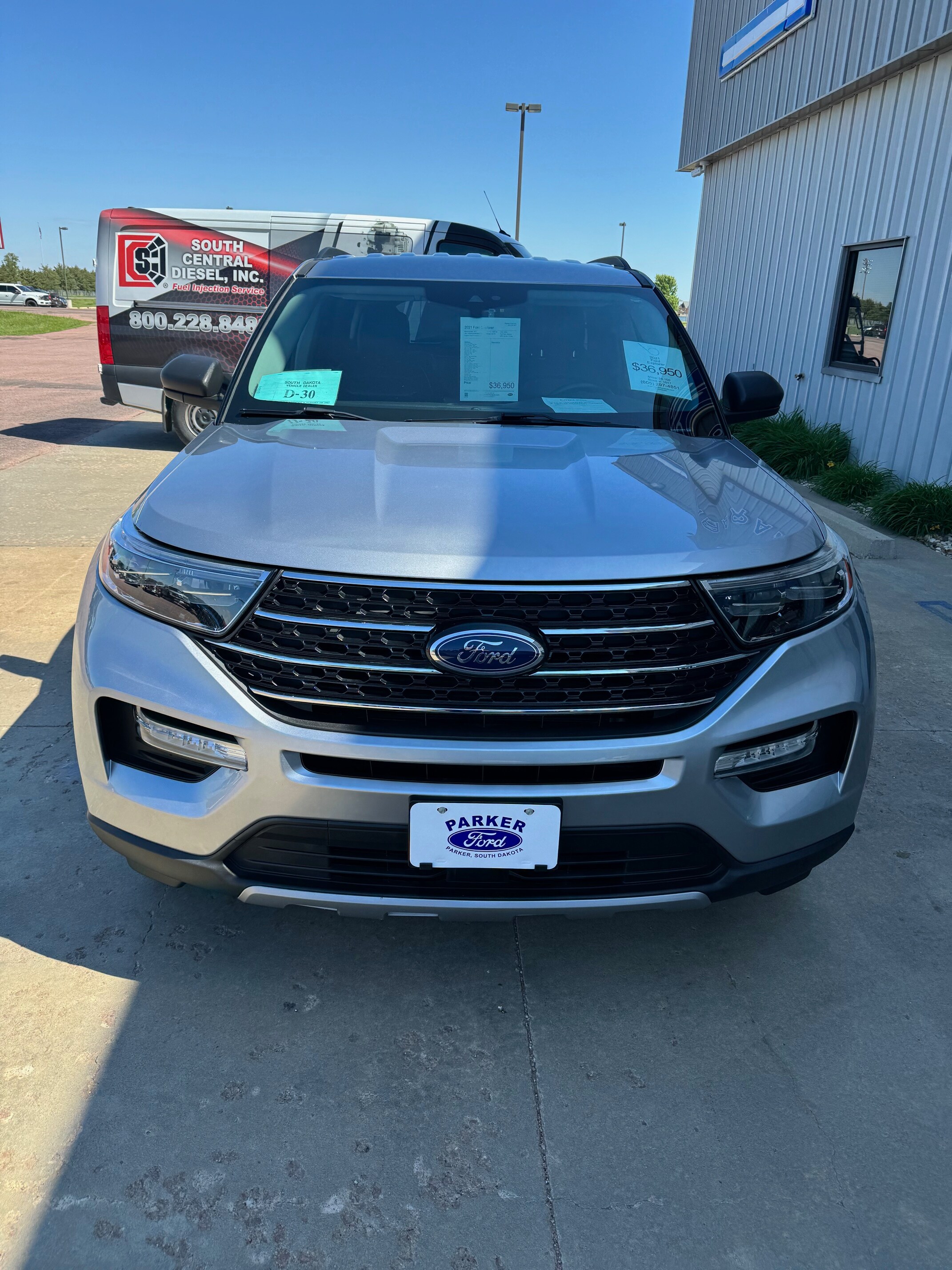 Used 2021 Ford Explorer XLT with VIN 1FMSK8DH8MGB58936 for sale in Parker, SD