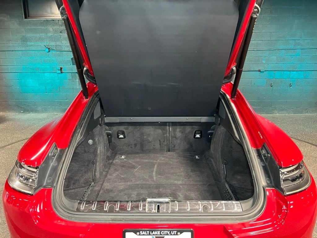2023 Porsche Panamera GTS - Photo 18