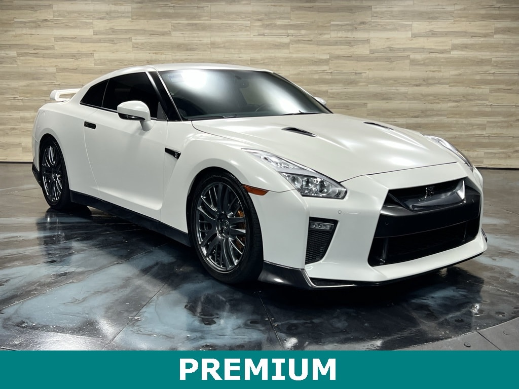 2017 Nissan GT-R Premium's photo