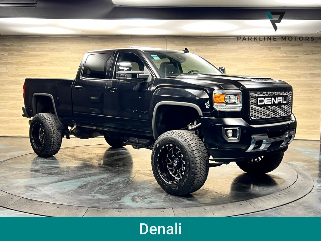 2017 GMC Sierra 4WD Crew Cab Standard Box Denali's photo