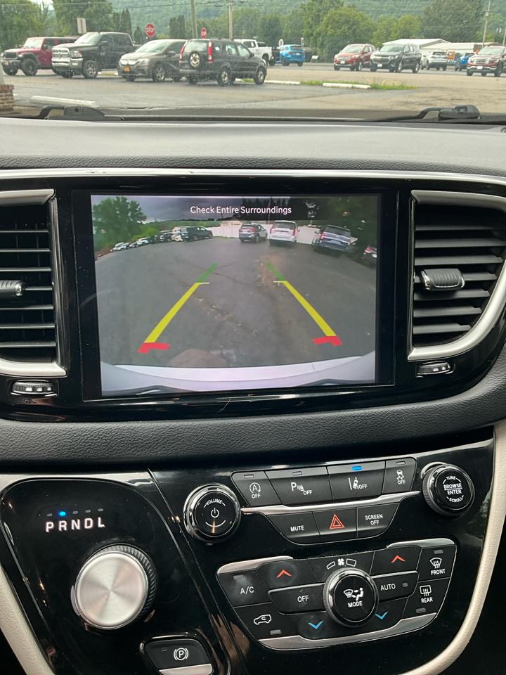 2023 Chrysler Pacifica Touring L - Photo 16
