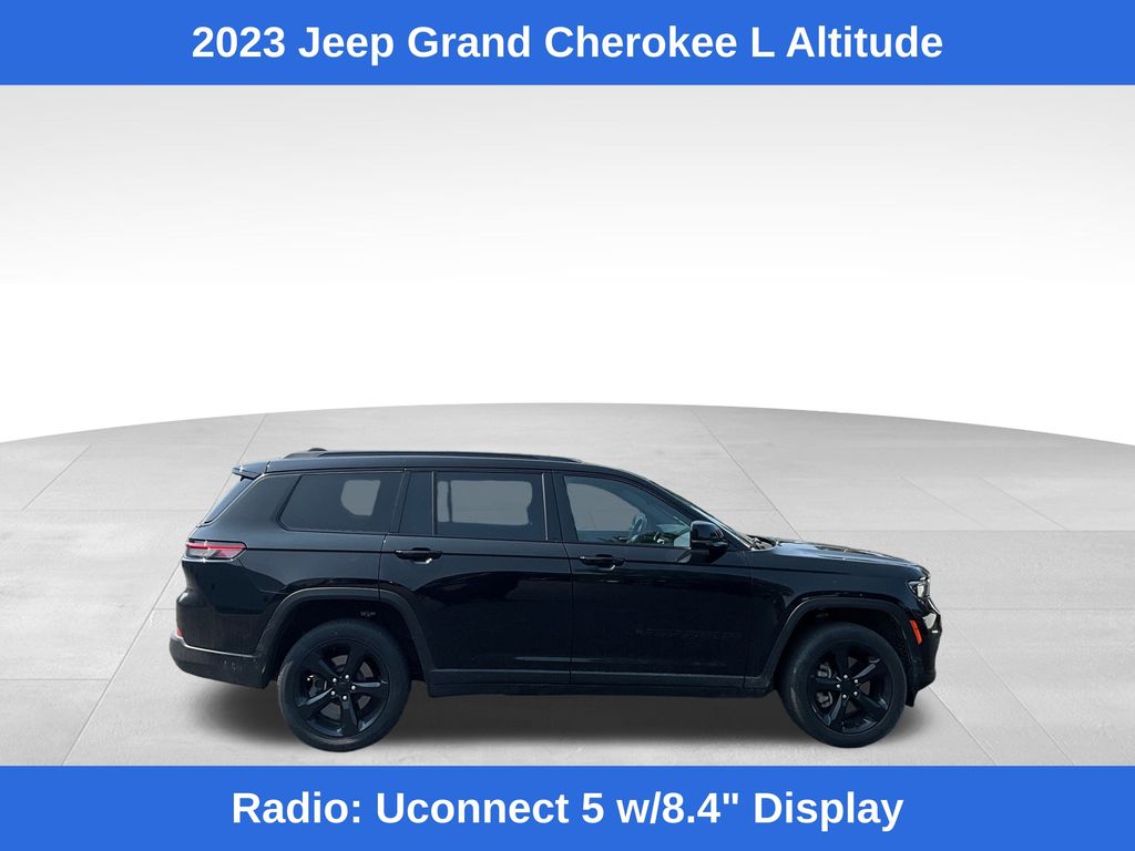 2023 Jeep Grand Cherokee Laredo Altitude photo 2