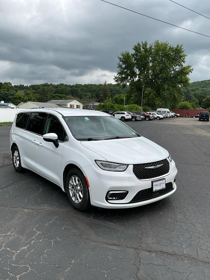 2023 Chrysler Pacifica Touring L - Photo 8