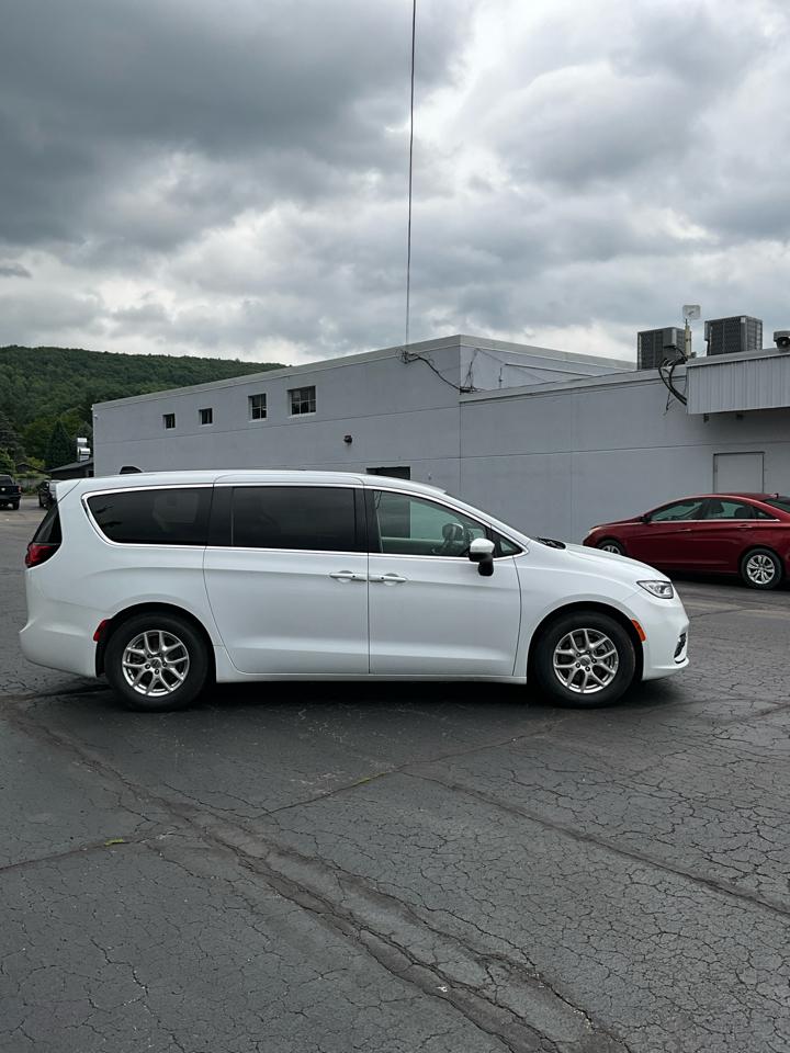2023 Chrysler Pacifica Touring L - Photo 7