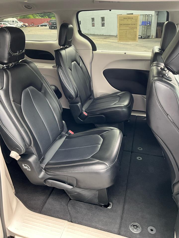 2023 Chrysler Pacifica Touring L - Photo 19