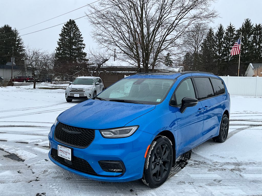 2026 Chrysler Pacifica Limited's photo