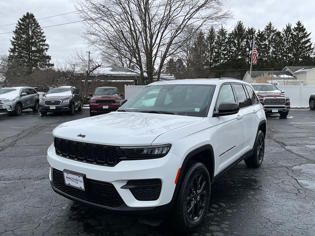 2025 Jeep Grand Cherokee Altitude's photo