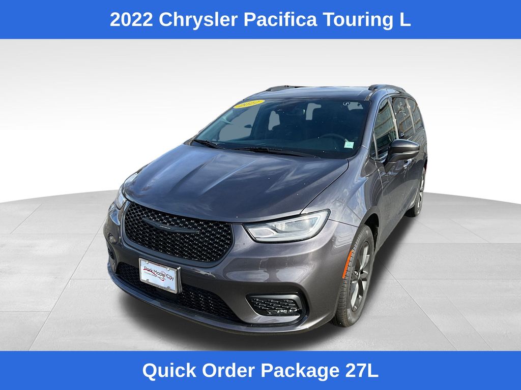 2022 Chrysler Pacifica Touring L's photo