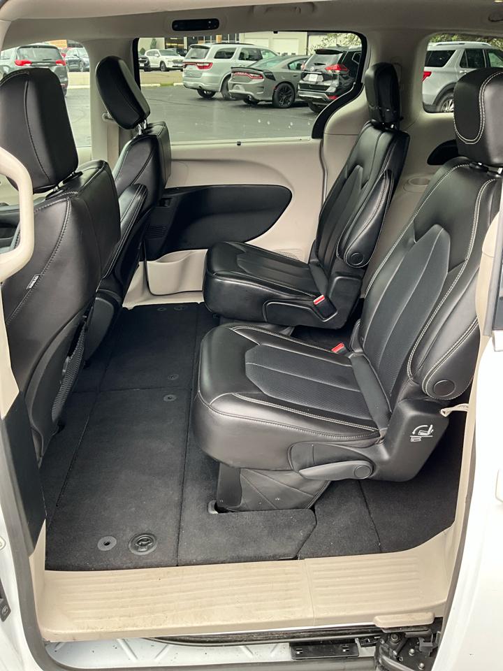 2023 Chrysler Pacifica Touring L - Photo 17