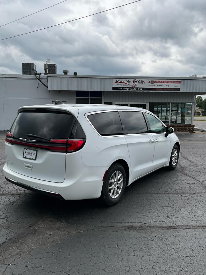 2023 Chrysler Pacifica Touring L - Photo 6