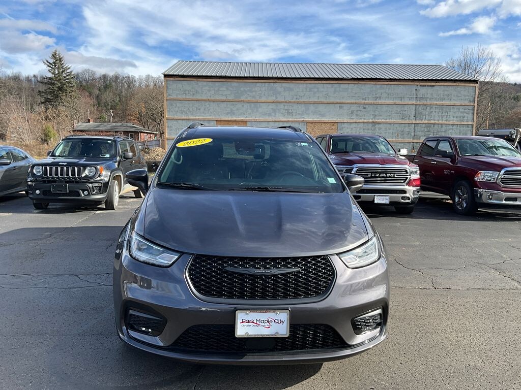 Used 2022 Chrysler Pacifica Touring L Minivan/Van