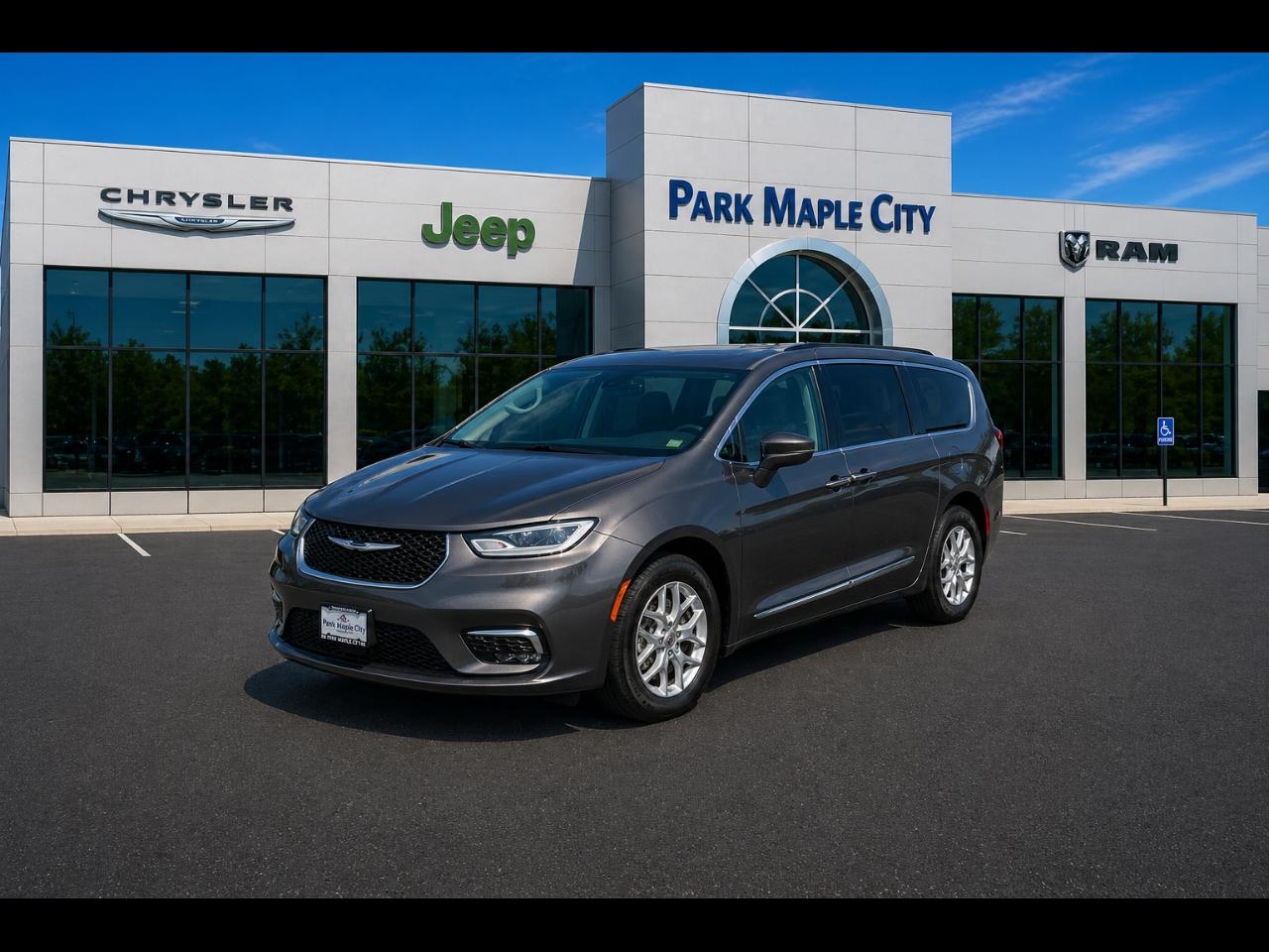 2022 Chrysler Pacifica Touring L's photo
